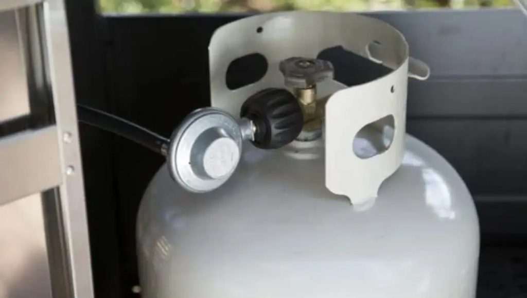 Attaching Your Propane Tank To Your Grill 2